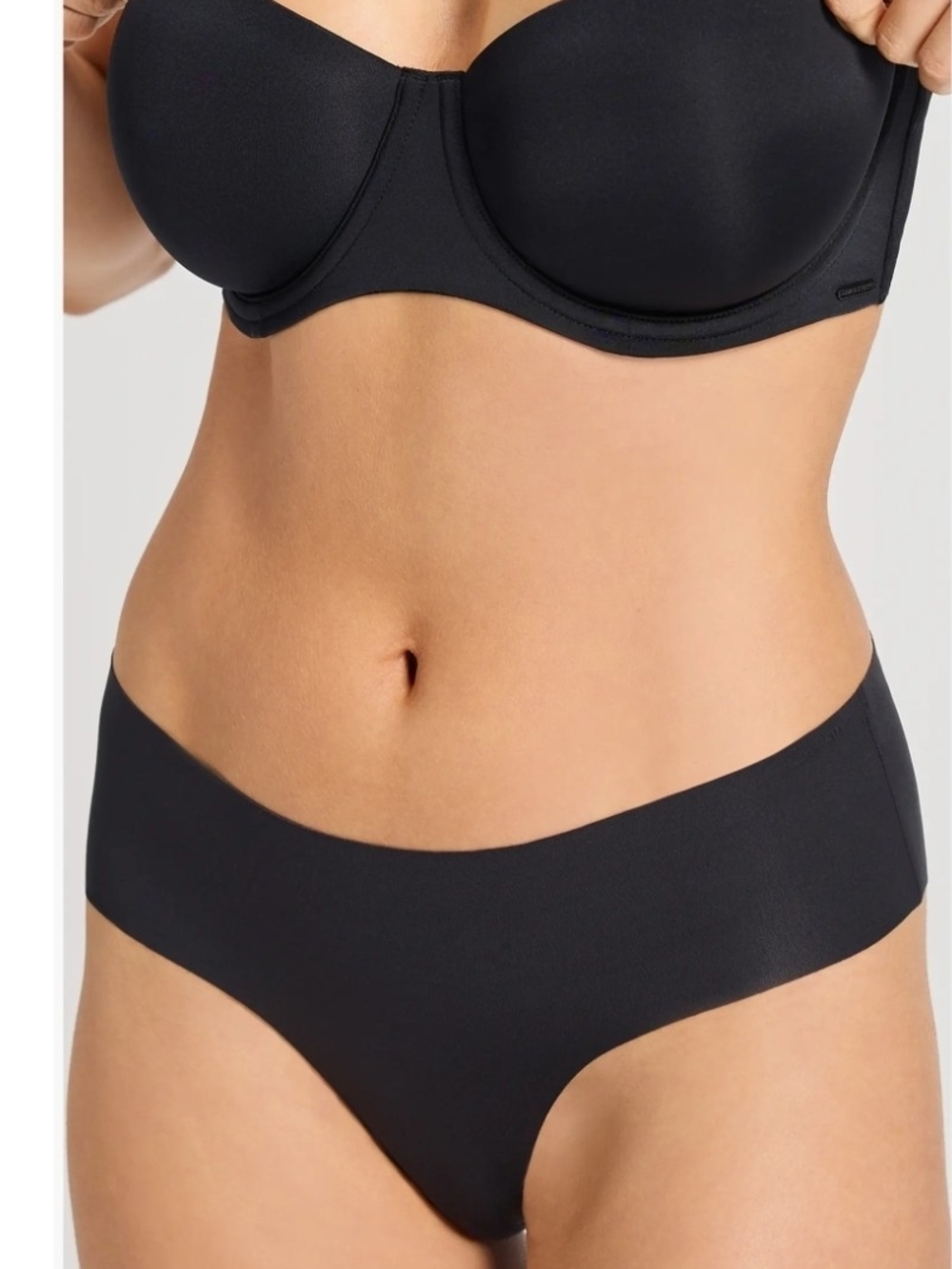 Savage X Fenty Seamless High-Cut Bikini Panty - Black